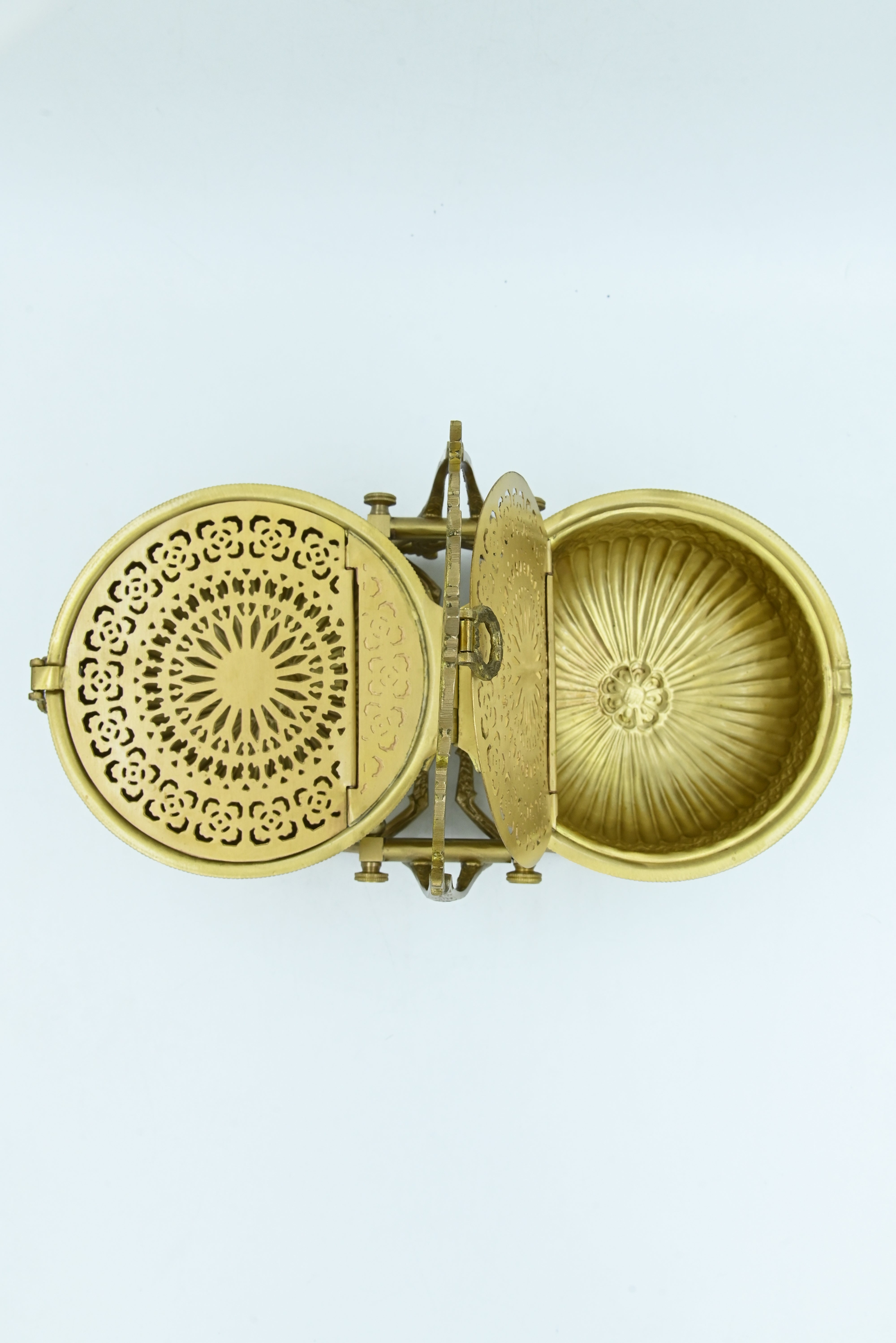 Golden Round Hunaar Savory Box
