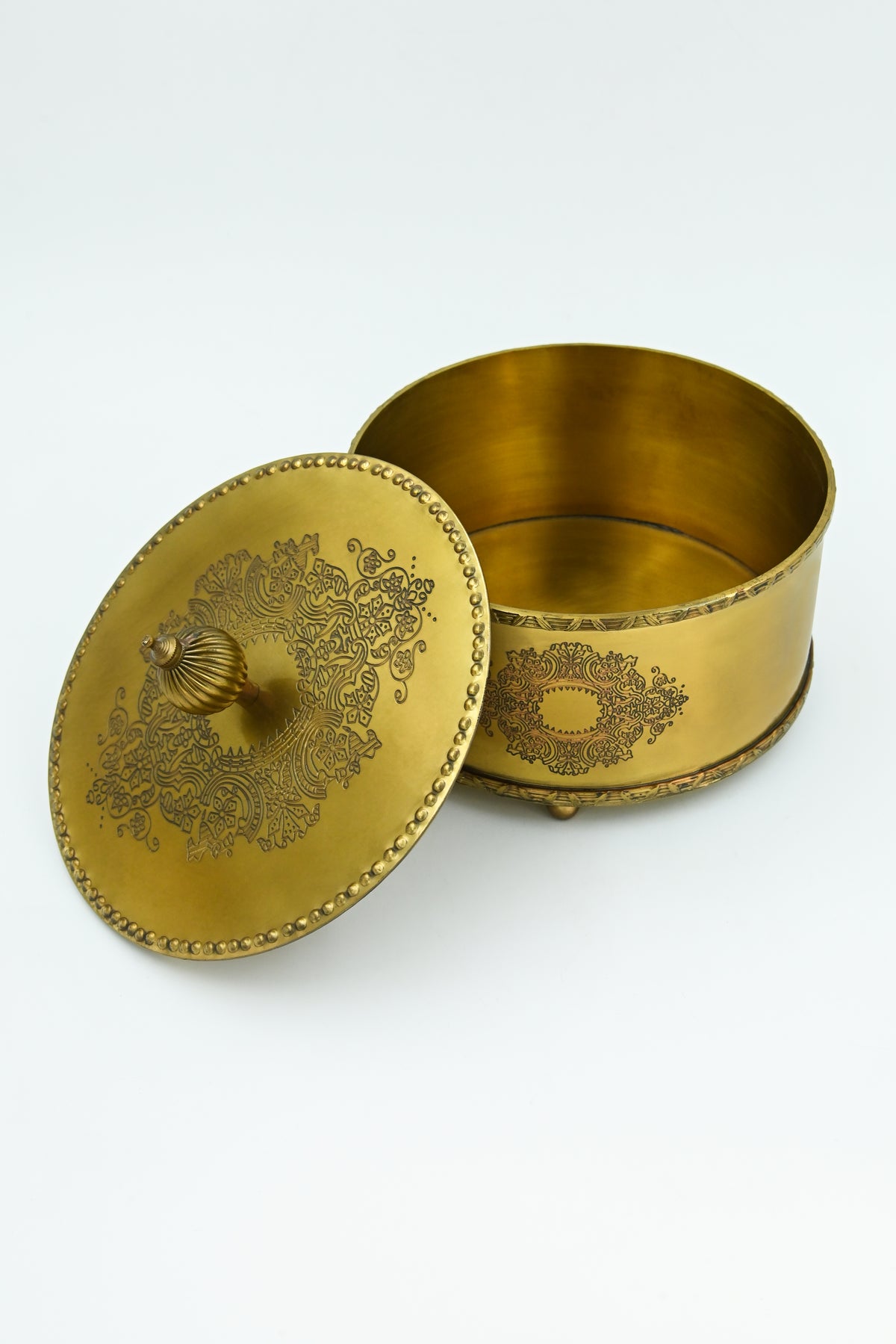 Zeenat Gold Round Savory Set