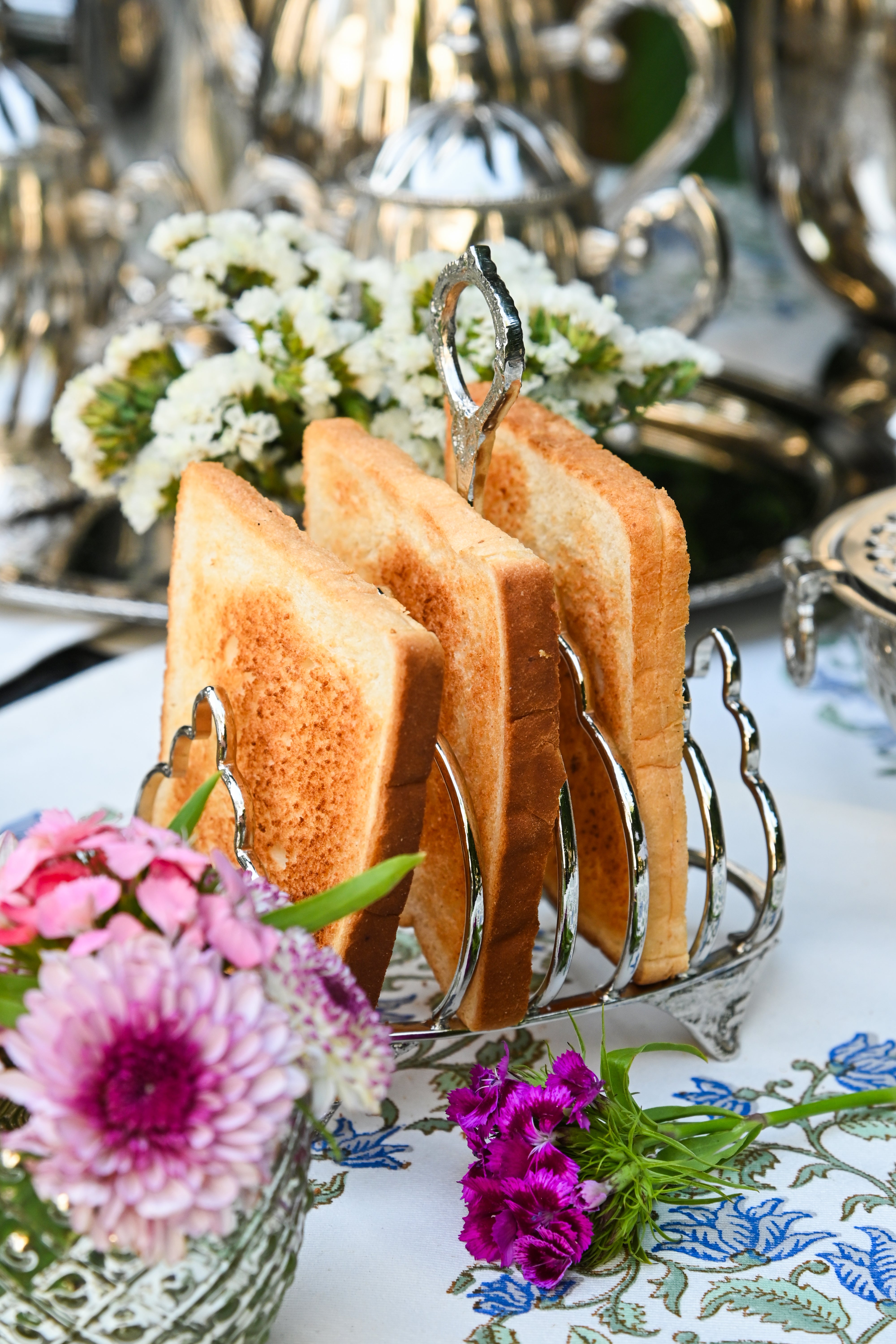 Silver Toranika Toast Holder