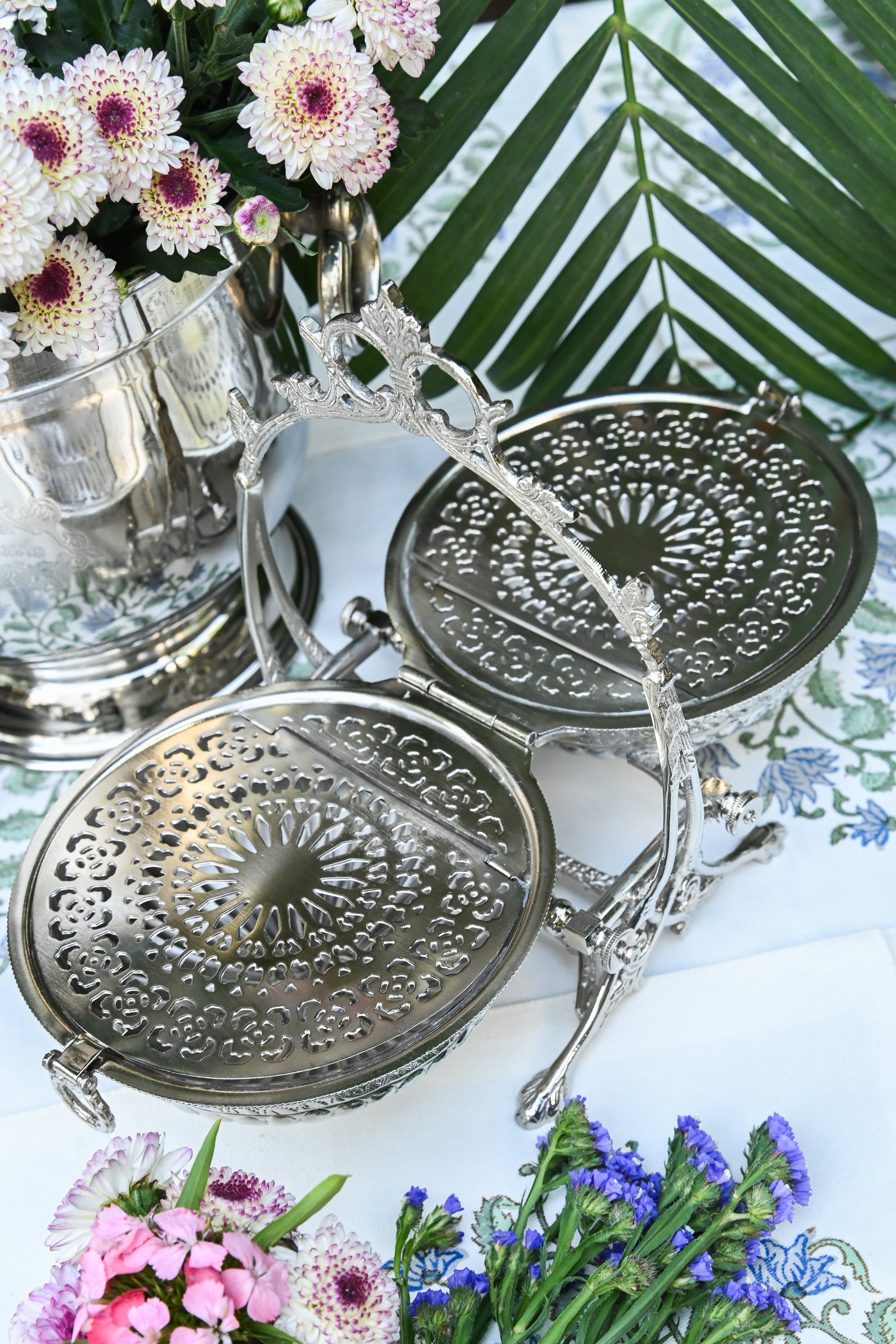 Hunar Round Silver Savory Box