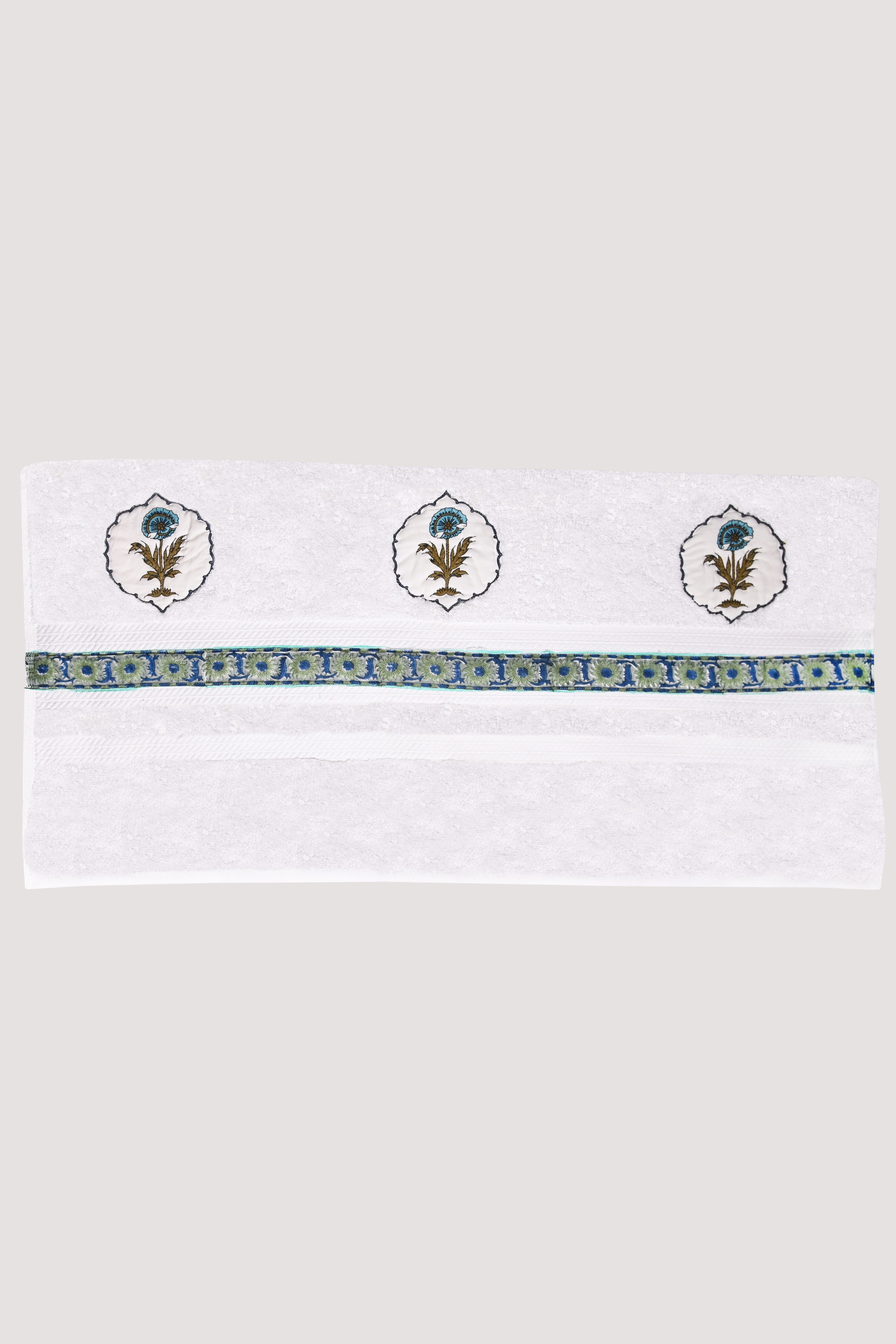 Bagh E Chaman White Bath Towel