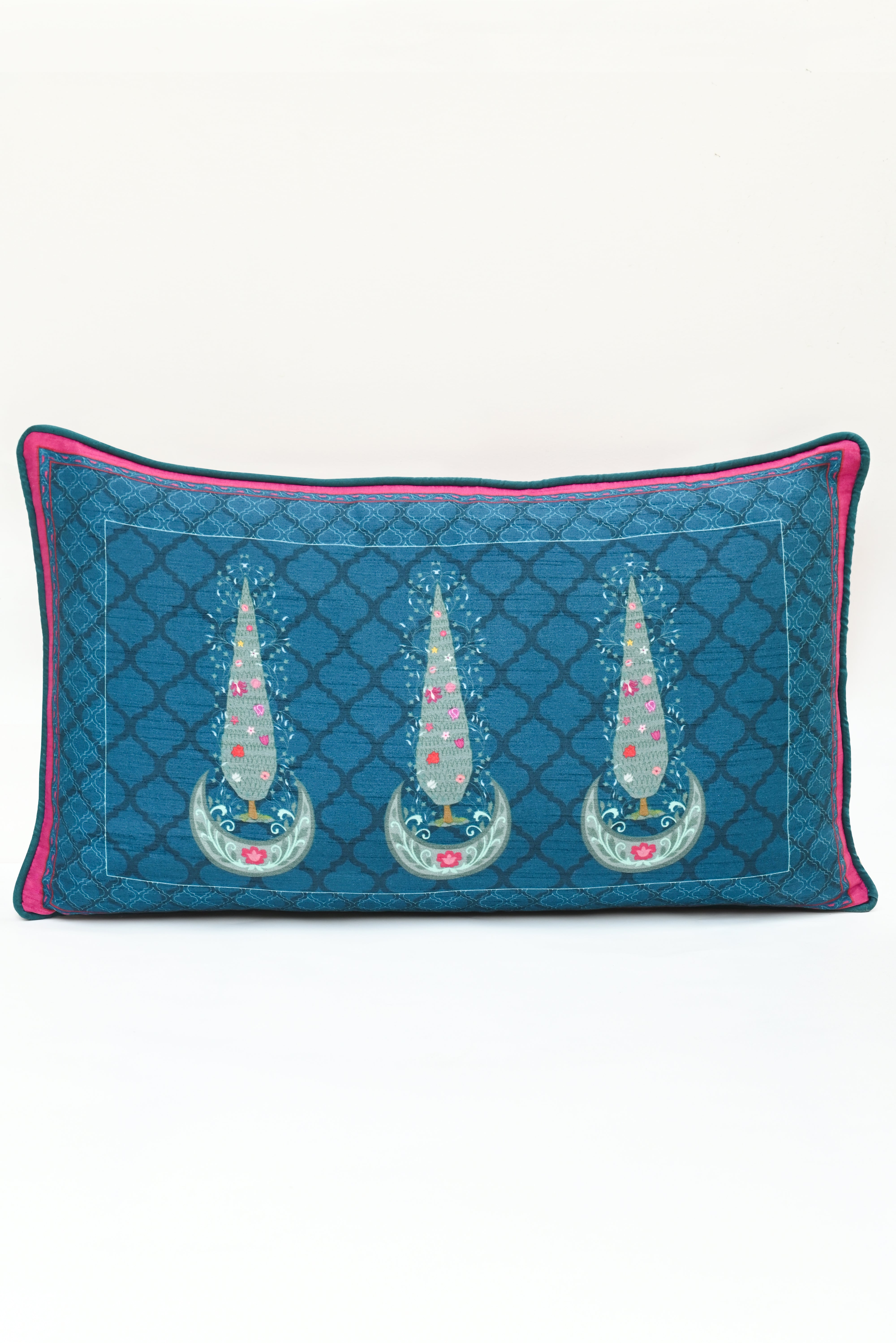 Tricone Chand Cushion