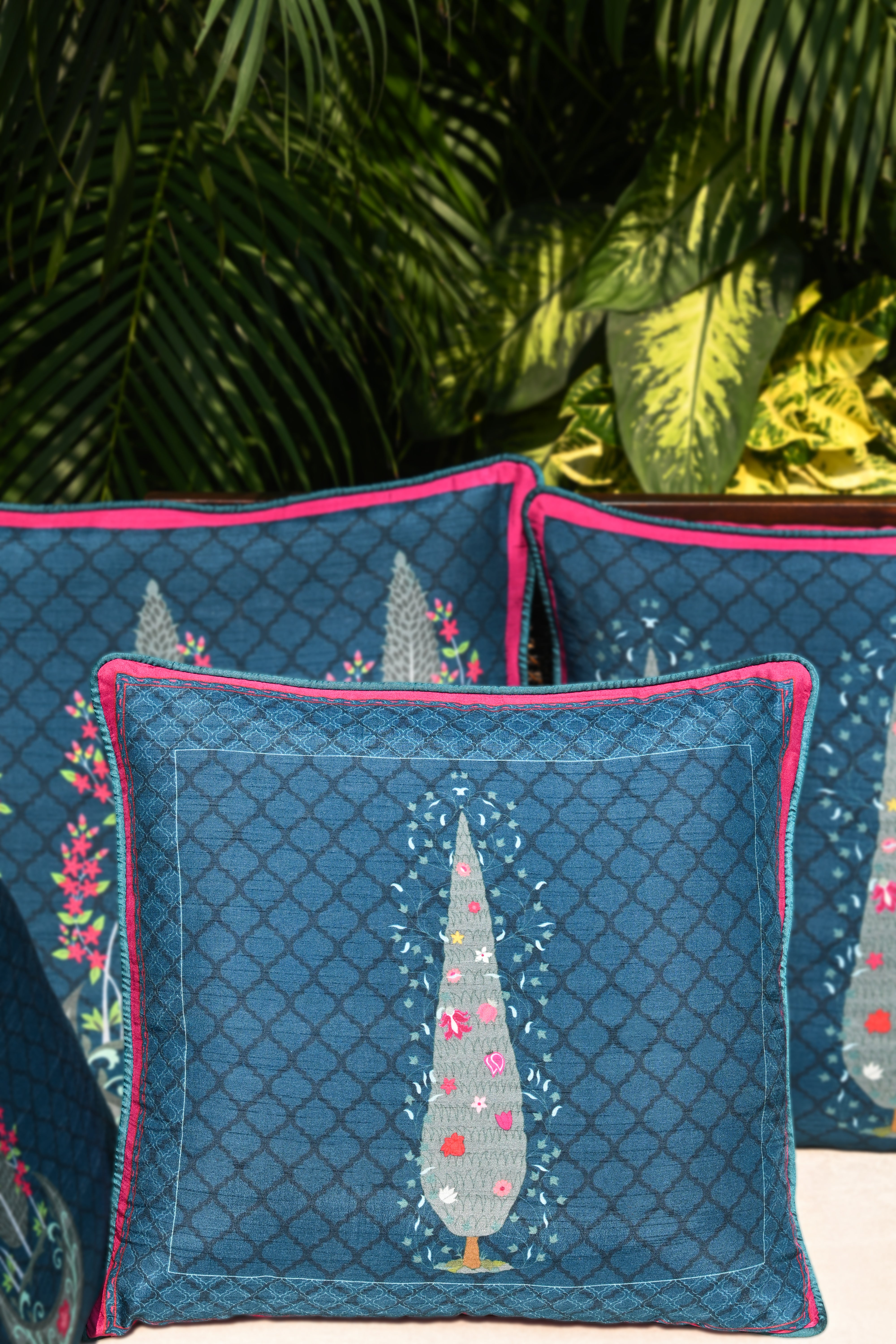 Ekank Zeenat Cushion