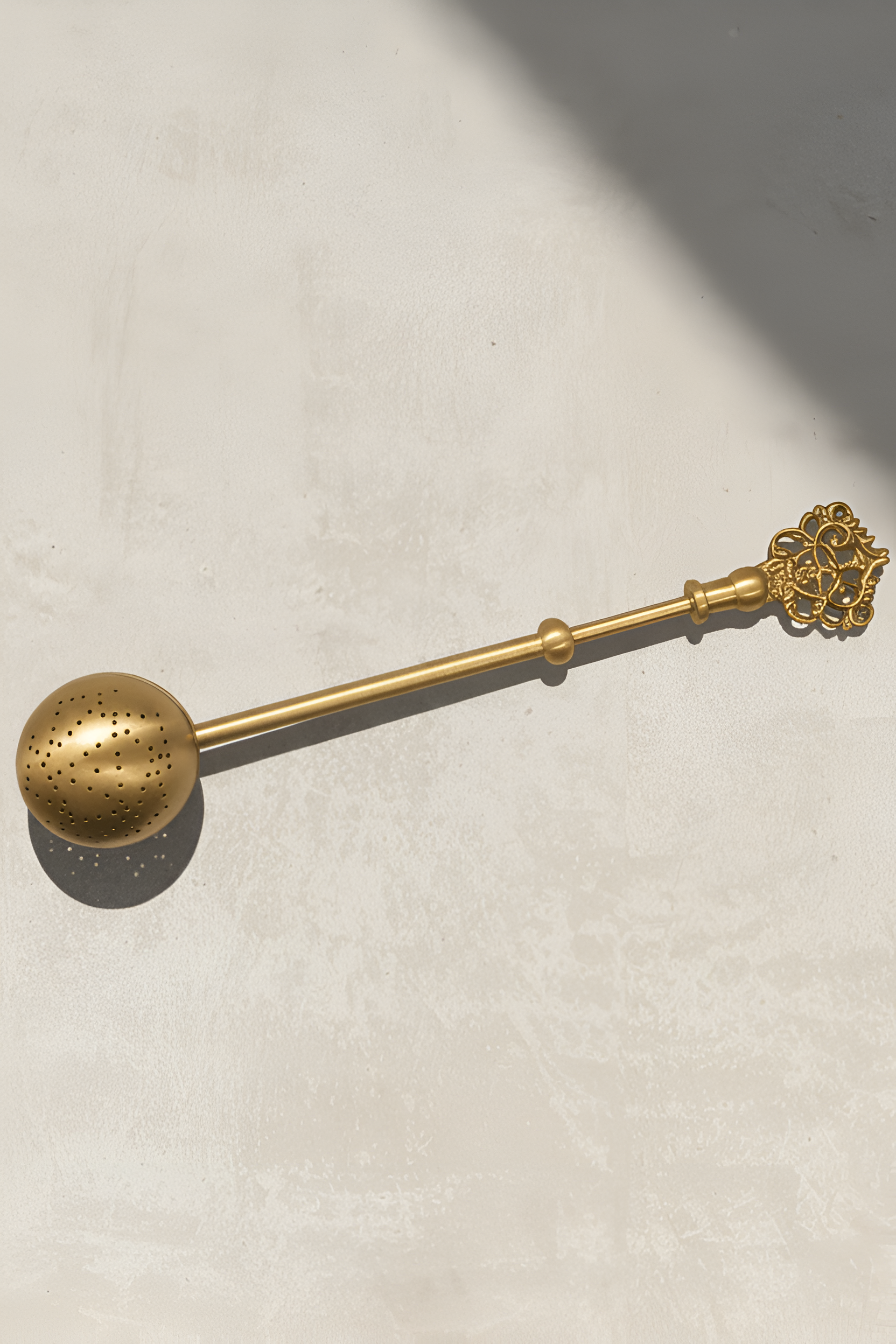 Menara Dull Gold Tea Strainer