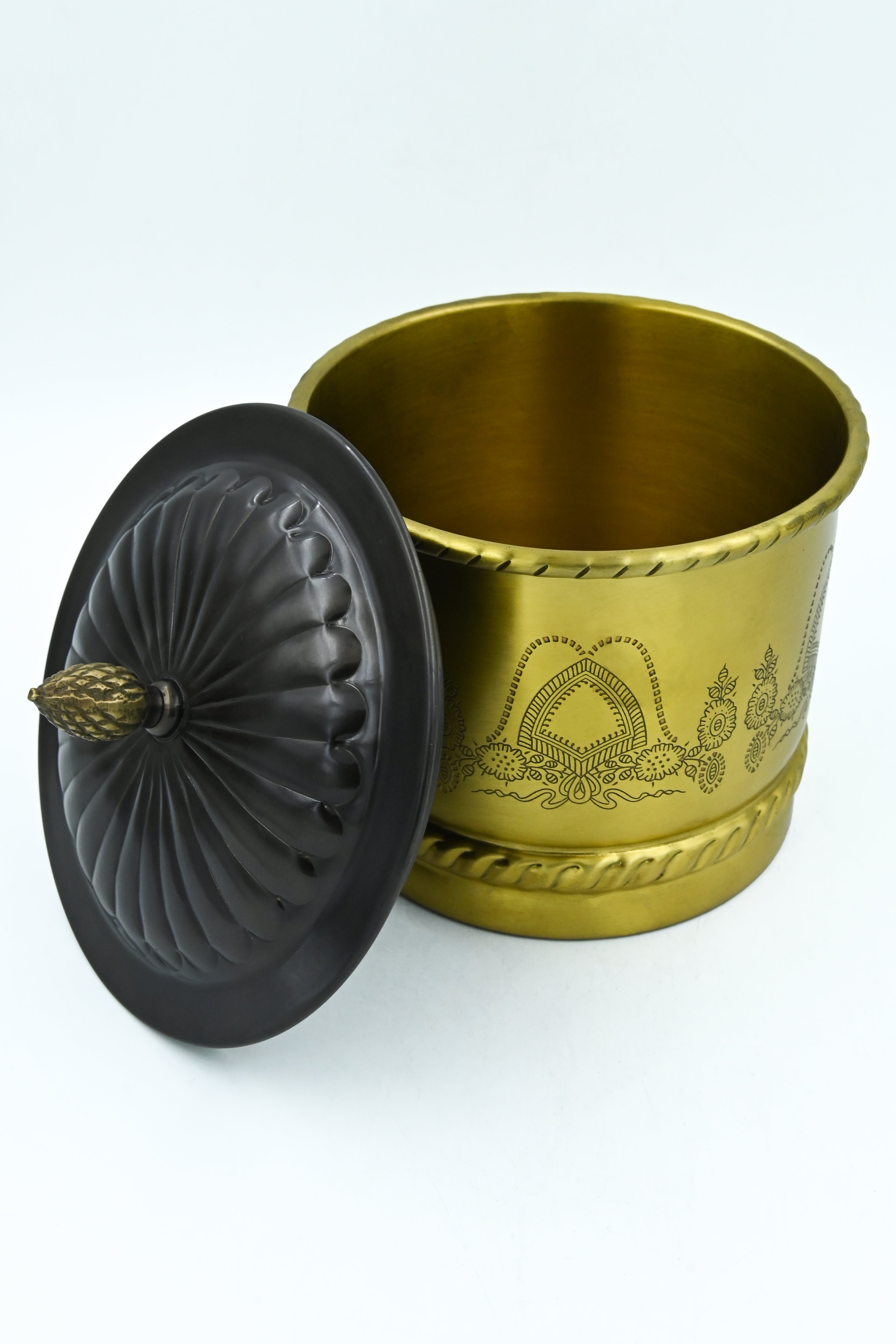 Gold Zeenat Savory Box