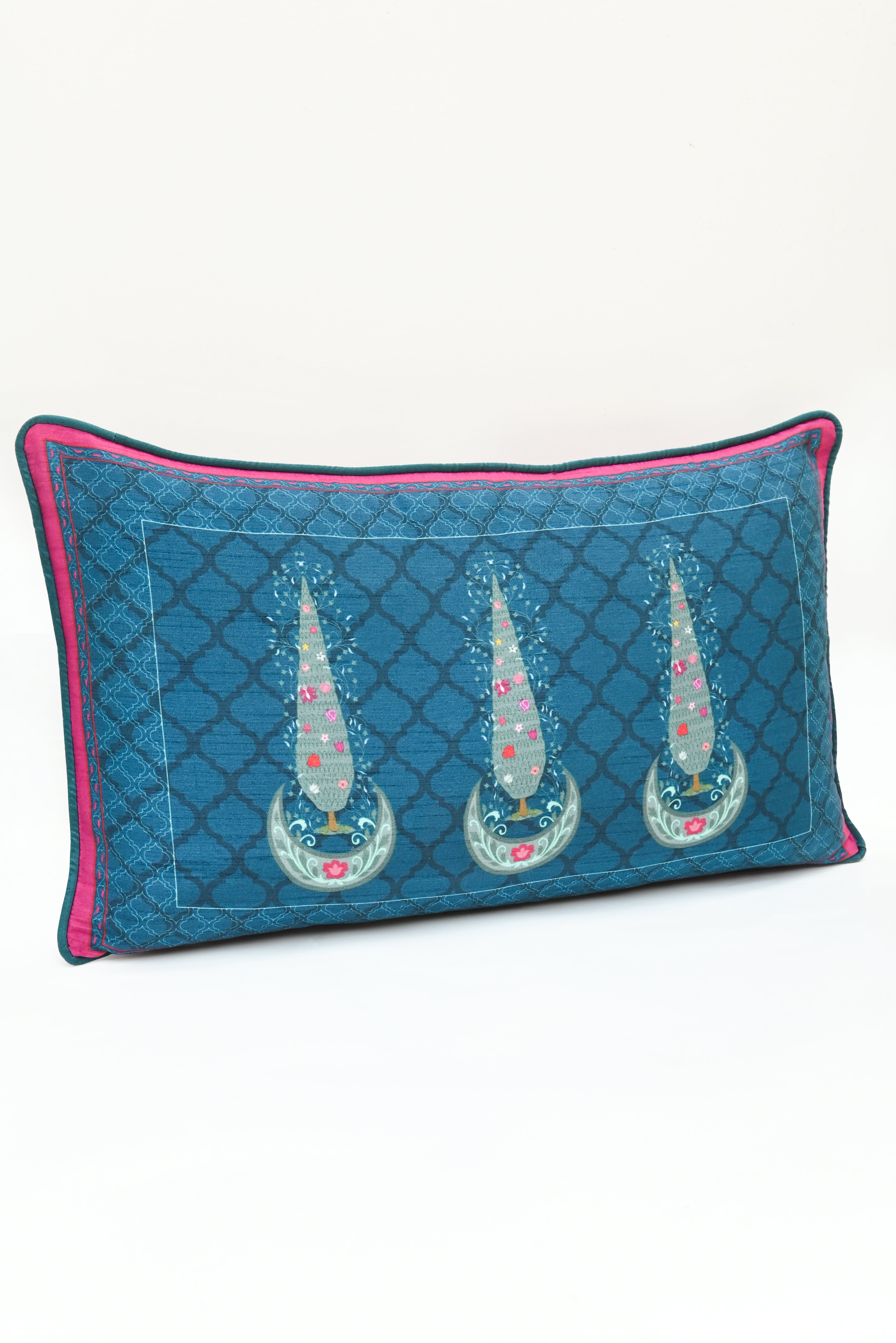 Tricone Chand Cushion