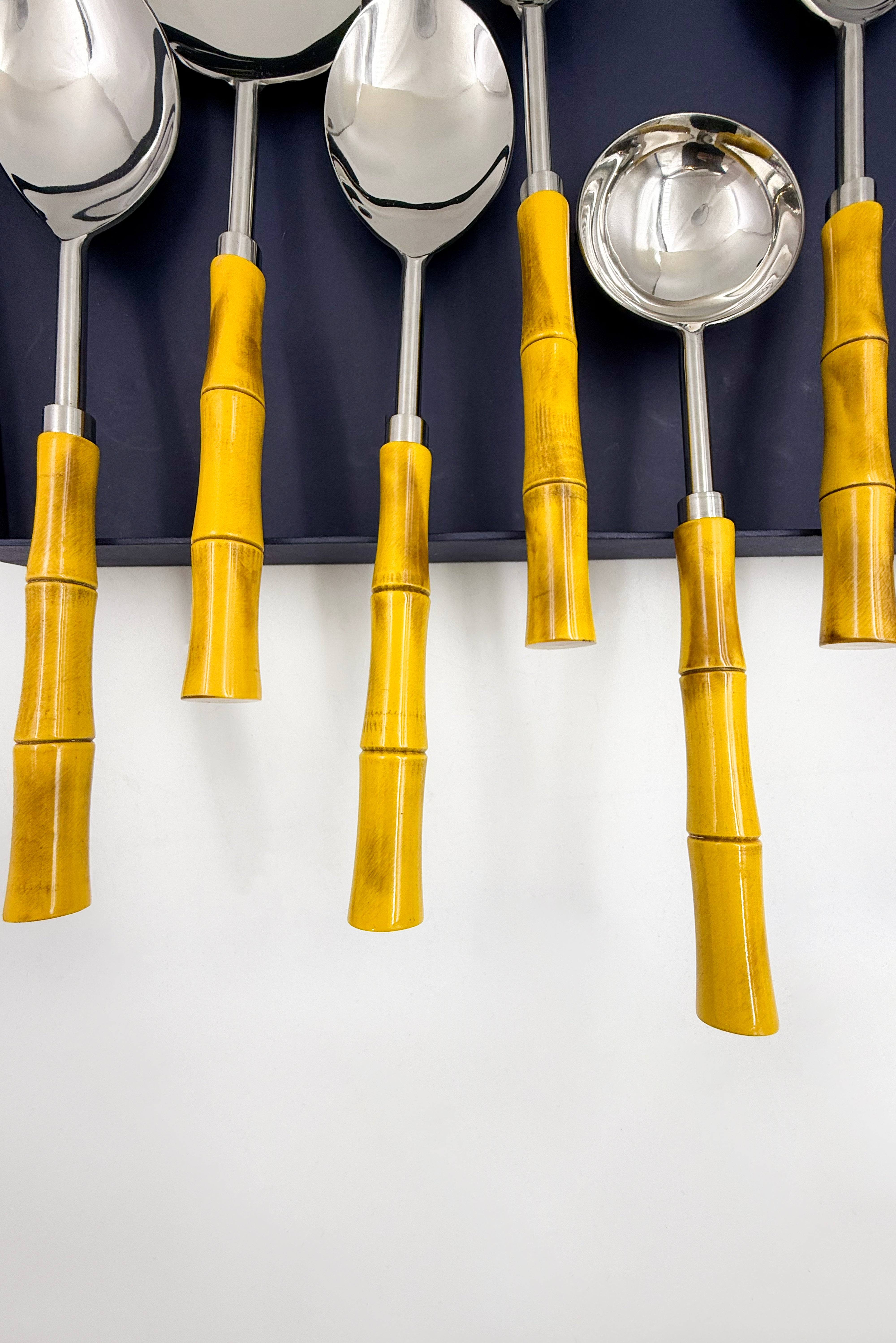 Bans Serving Set