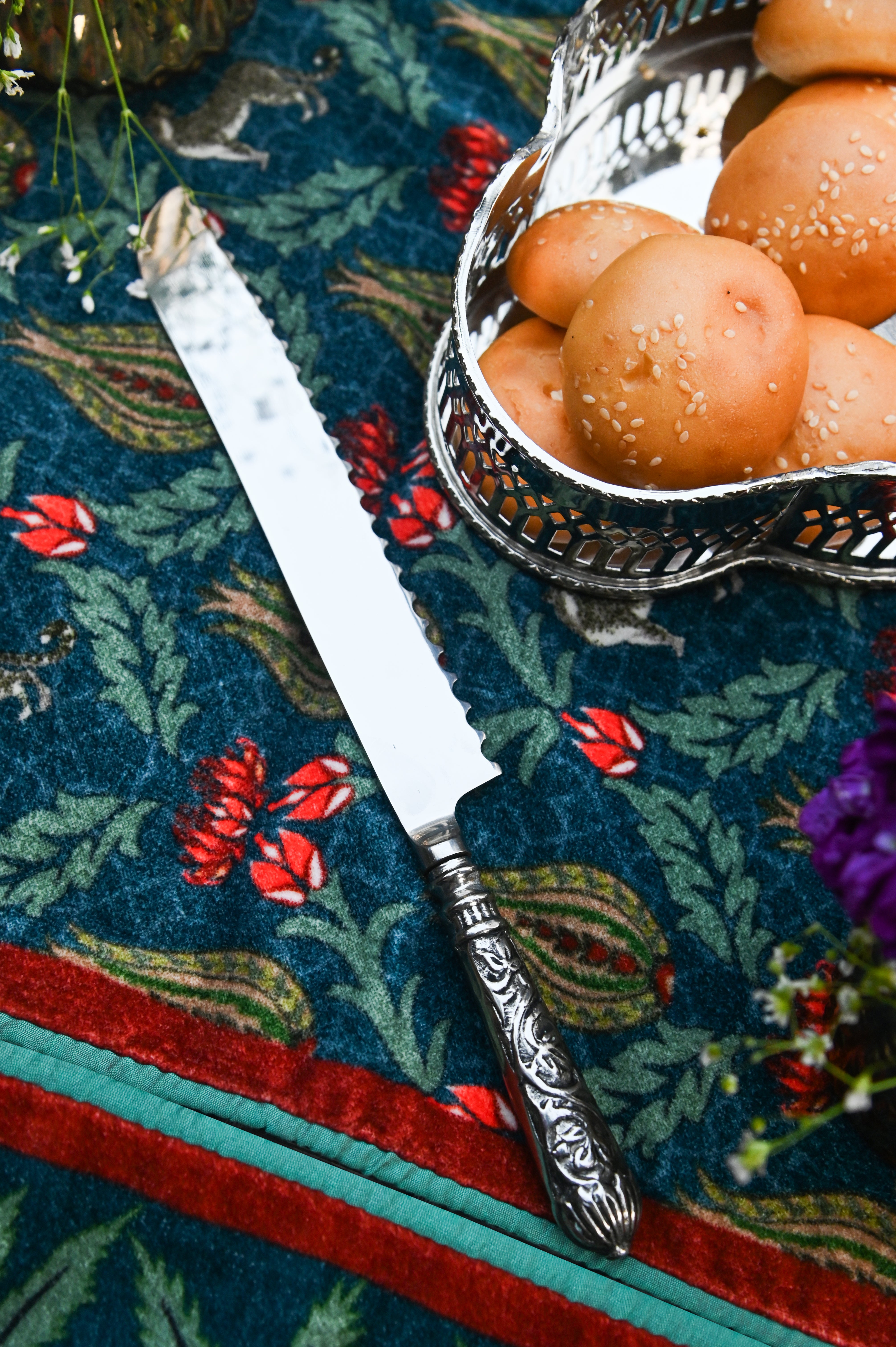 Gulnaar Bread Cutter