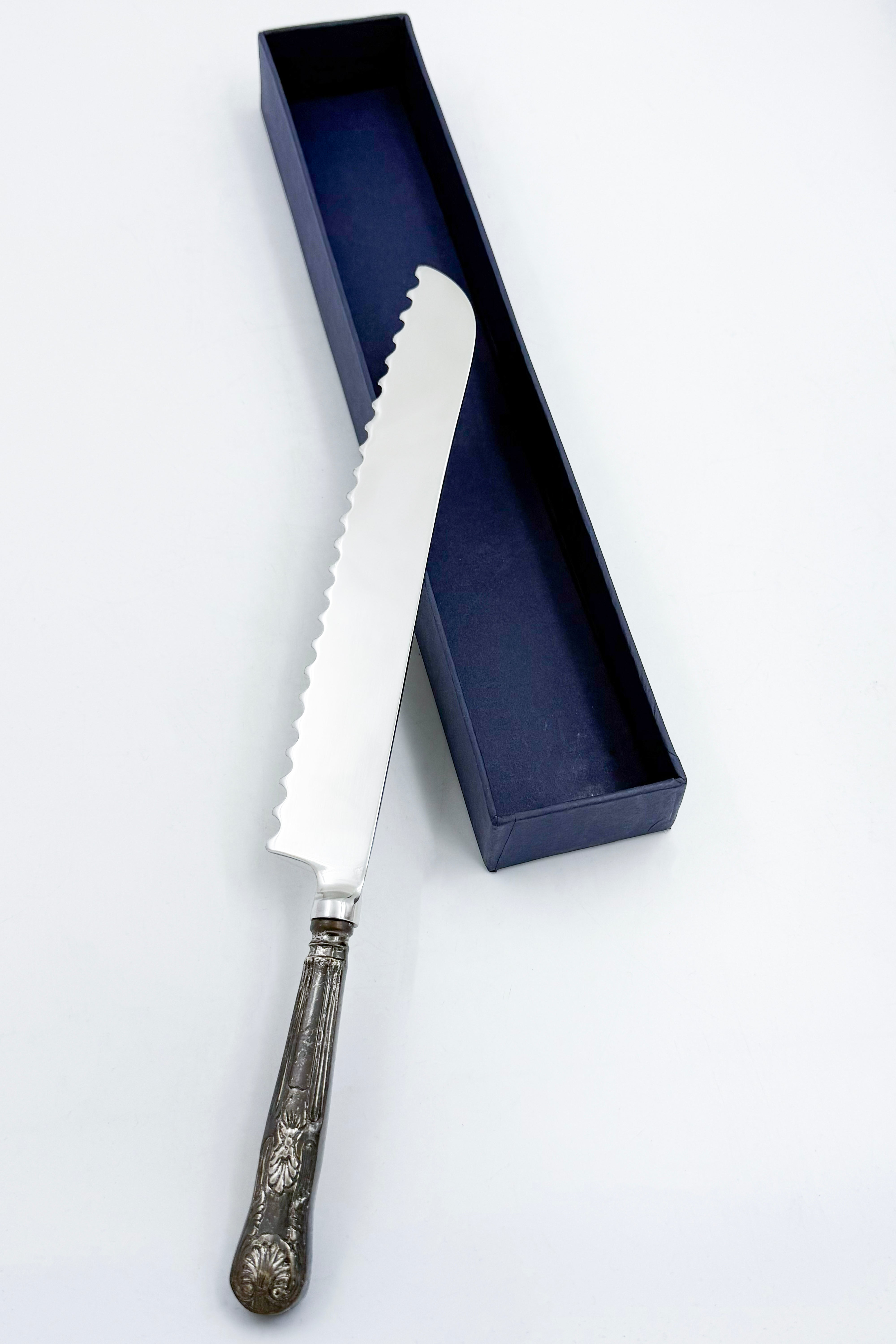 Nisaat Bread Cutter