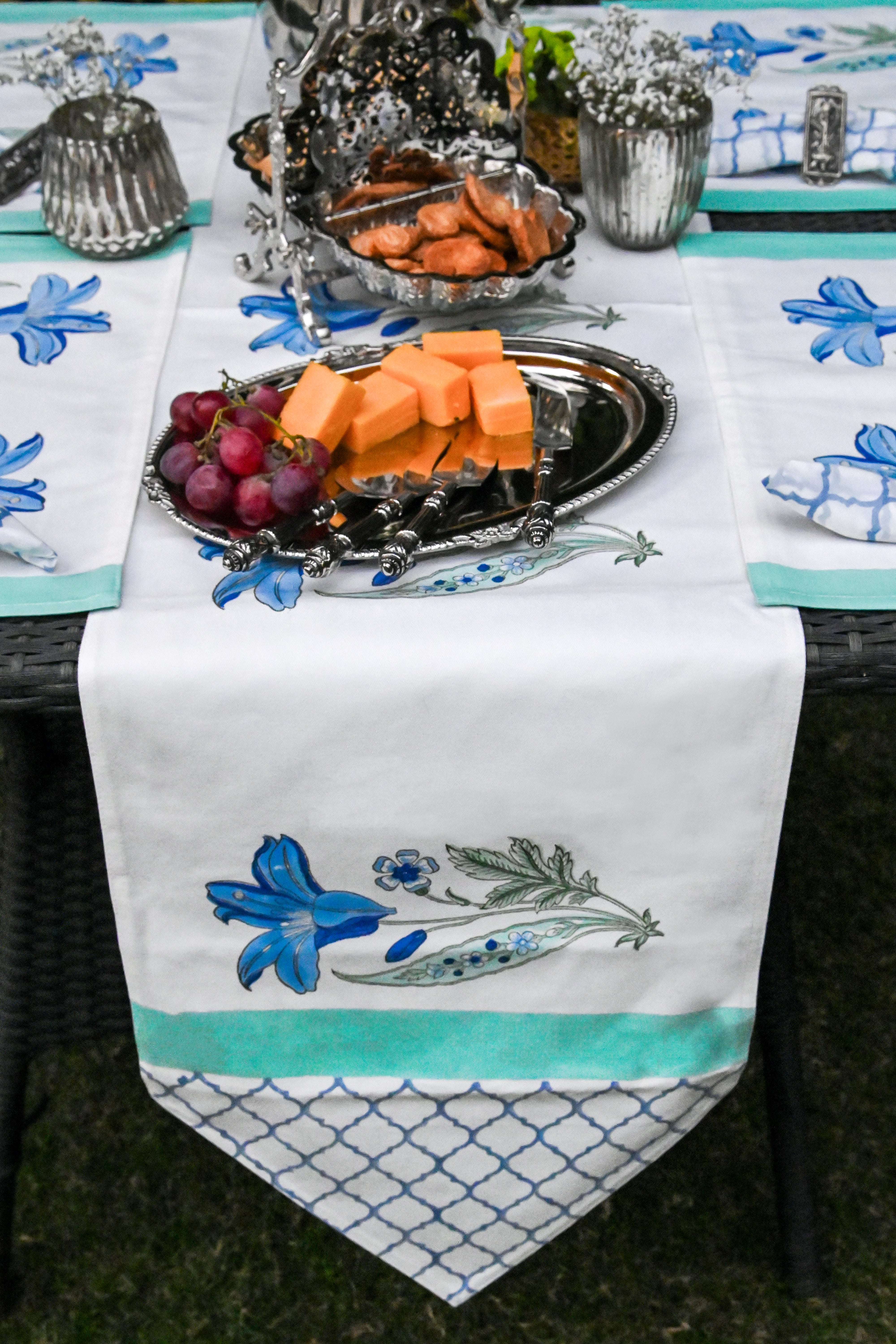 Neel Phool Table Runner